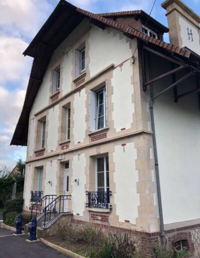 Ravalement d'une grande maison à Colombelles (près de Caen) - 2B Peinture