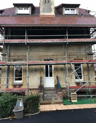 Ravalement d'une grande maison à Colombelles (près de Caen) - Pendant les travaux - 2B Peinture