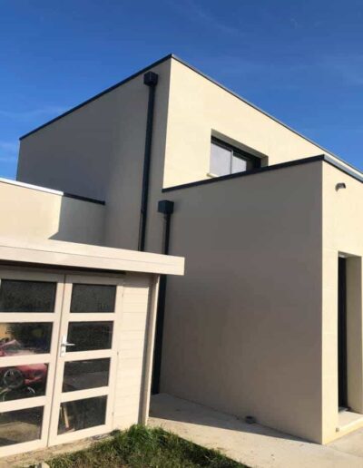 Ravalement façade d'une maison moderne dans le Calvados (14) - 2B Peinture