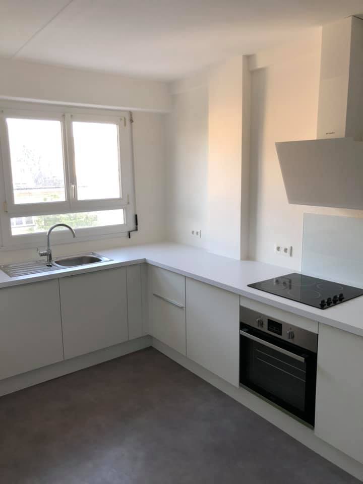 Peinture et revêtements de sols d'un appartement à Caen