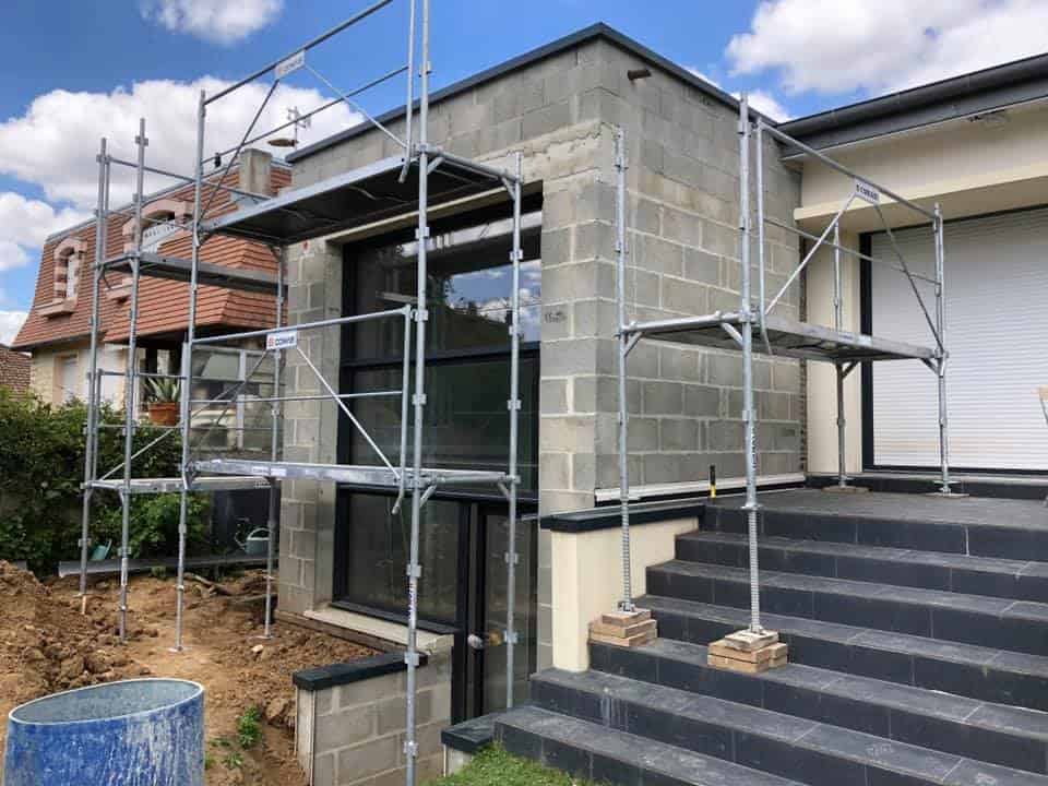 Ravalement enduit gratté pour une extension de maison