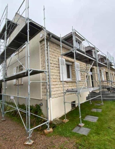 Ravalement et nettoyage de maison avec pierre de Caen - 2B Peinture