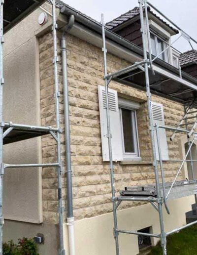 Ravalement et nettoyage de maison avec pierre de Caen - 2B Peinture