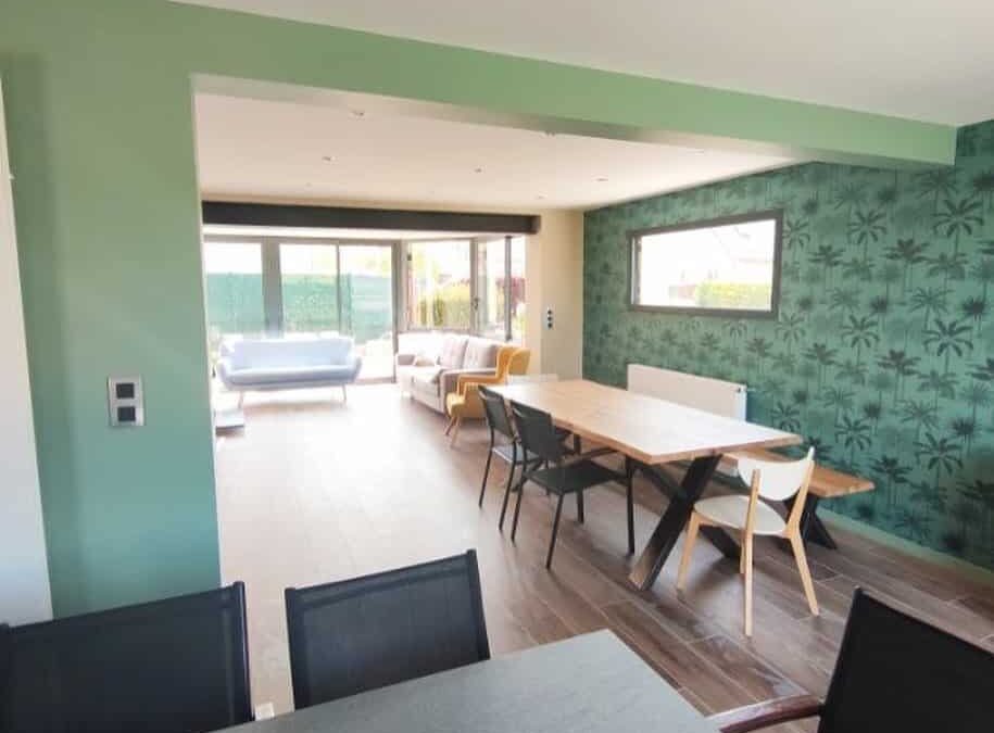 Peinture et tapisserie d&rsquo;intérieur avec nuancier de vert pour cette maison à Mondeville (14)