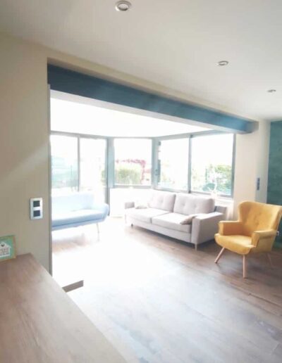 Peinture et tapisserie avec nuancier de vert sur poutre - 2bpeinture