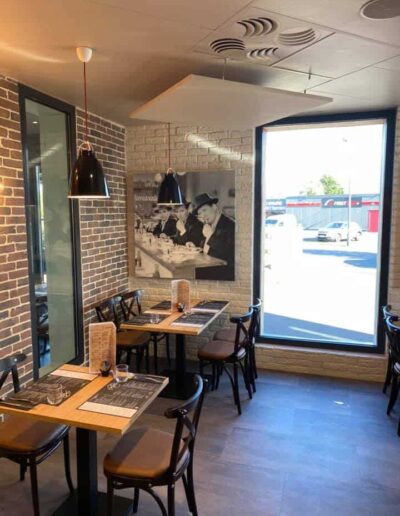 Pose de panneaux acoustiques absorbeurs de bruits murs et plafonds à Caen et Normandie. - 2B Peinture