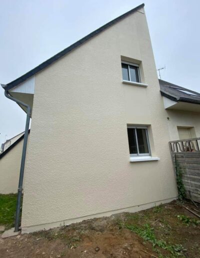 Ravalement et traitement anti algues rouges sur maison à Langrune Sur Mer - 2B Peinture