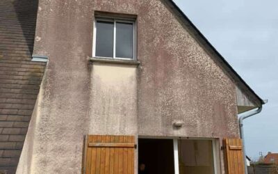 Ravalement et traitement anti algues rouges sur maison à Langrune Sur Mer