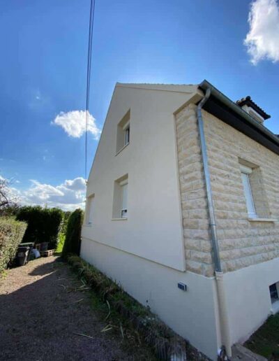 Ravalement et nettoyage de maison avec pierre de Caen - 2B Peinture