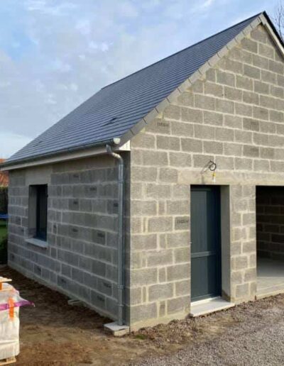 Ravalement façades maison neuve à Caen - 2B Peinture