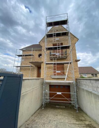 Ravalement façades maison en pierre de Caen - 2B Peinture