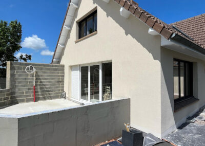 Dernières finitions pour ce ravalement taloché à Fontaine Etoupefour